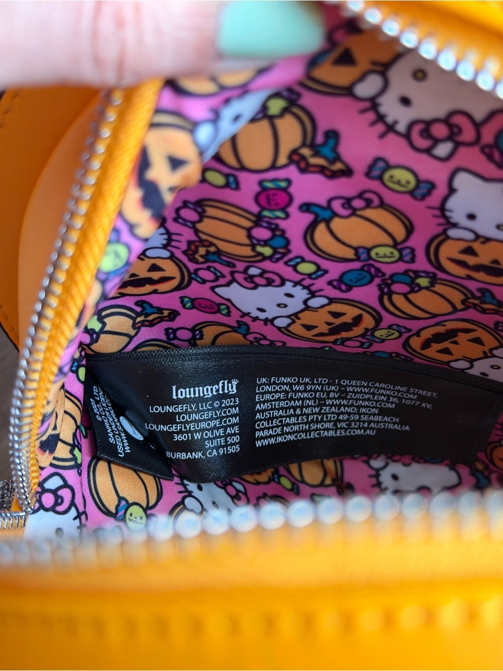 NWOT Loungefly Hello Kitty Crossbody Halloween Pumpkin Bag - Picture 7 of 10